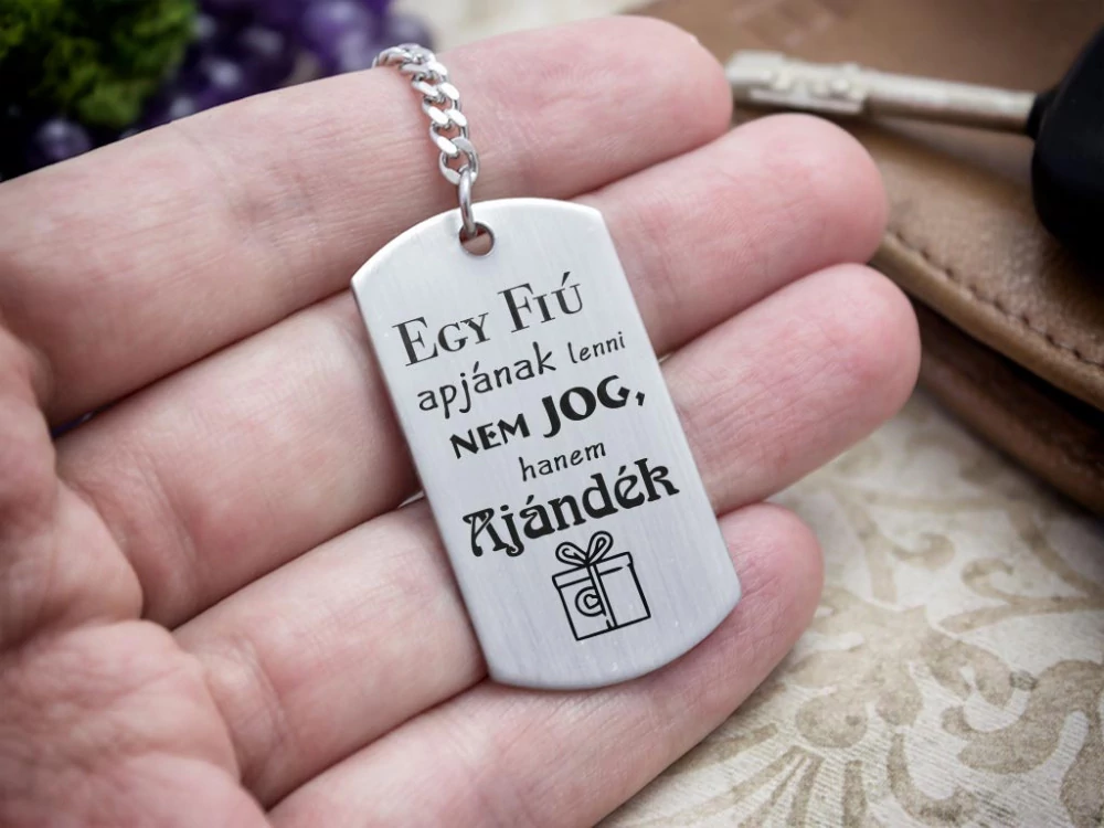 Egy fiú apjának lenni ajándék acél medálos kulcstartó