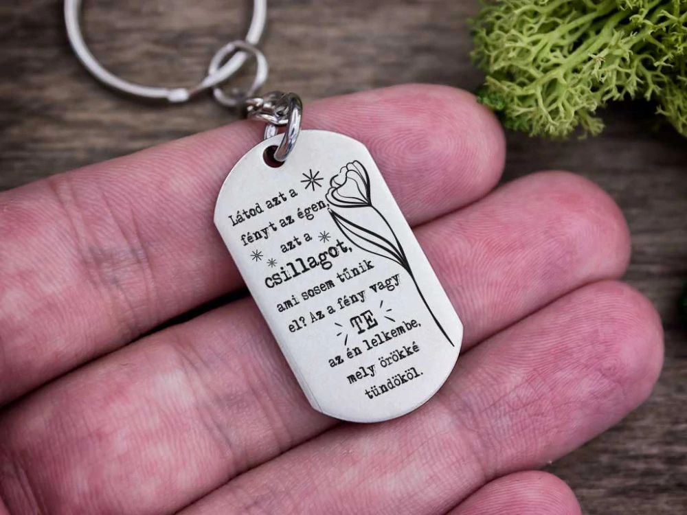 Látod azt a fényt az égen acél medálos kulcstartó